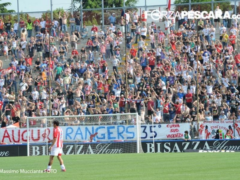Anche i Vigilantes Vicenza ad incitare la Ponzio Pescara, foto 1