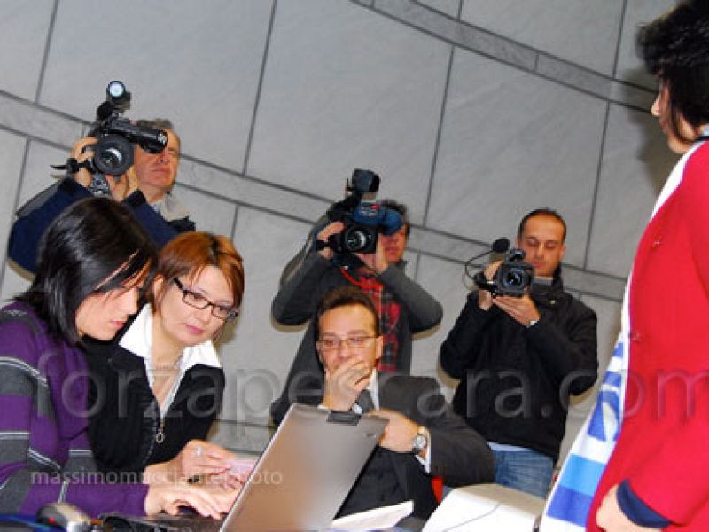 ON -LINE il servizio fotografico sull'apertura buste, foto 2