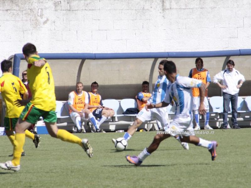 On line le foto relative a Real Marcianise Pescara 2-3, foto 1