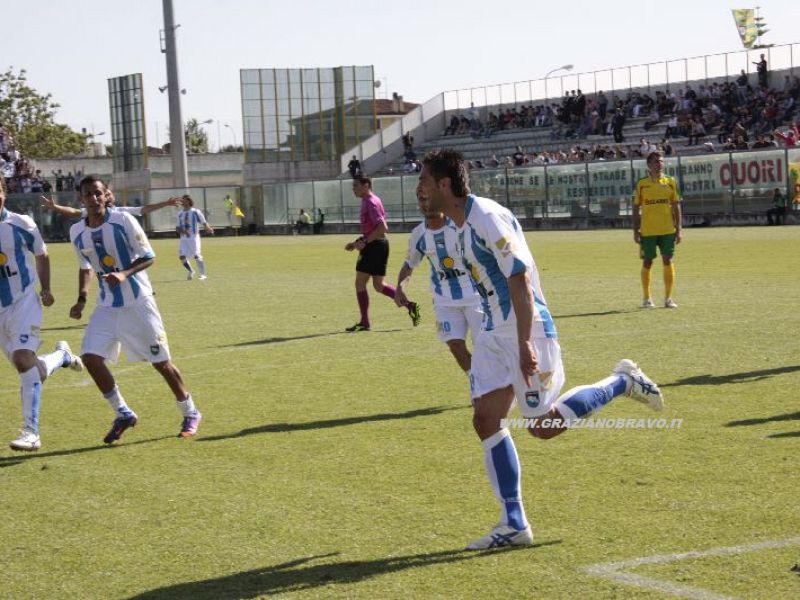 On line le foto relative a Real Marcianise Pescara 2-3, foto 3