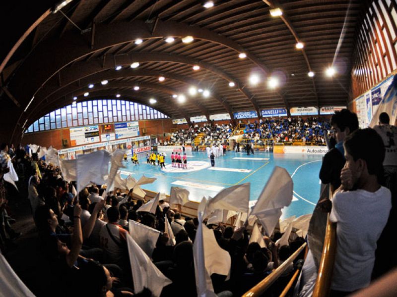 PONZIO PESCARA: esordio in casa contro il Rieti, il derbissimo il 26 Novembre 2011, foto 1