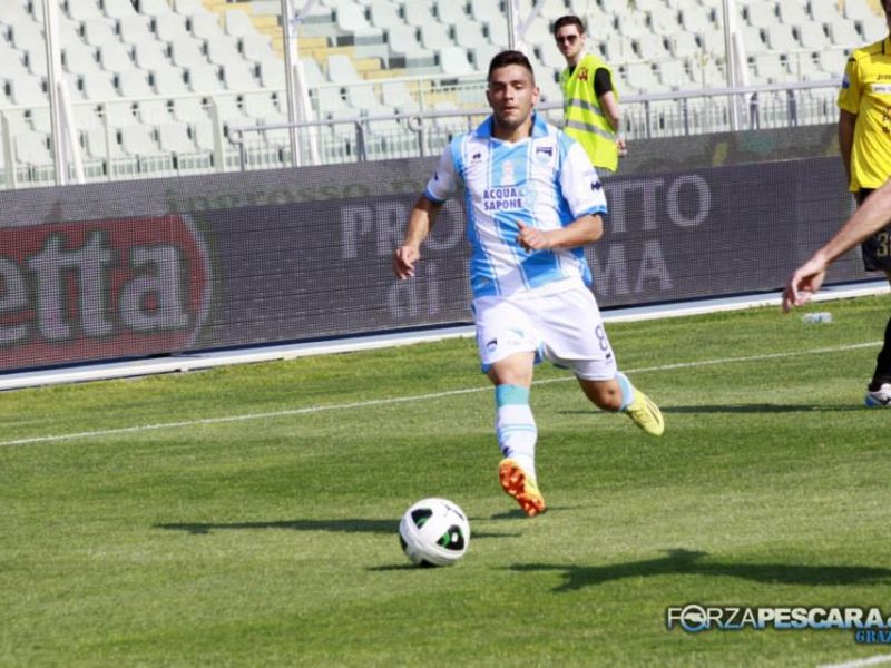 Sassate sull'auto di Caprari, foto 1