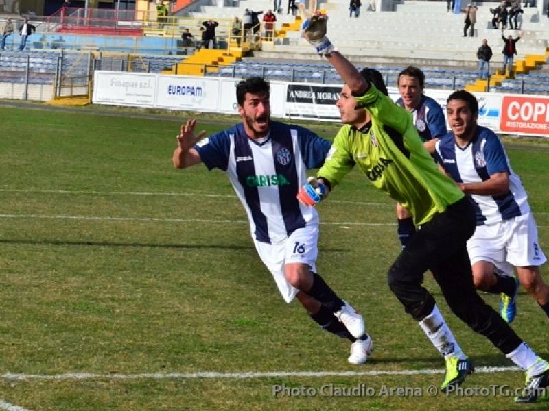 Arriva Aresti, portiere goleador, foto 1