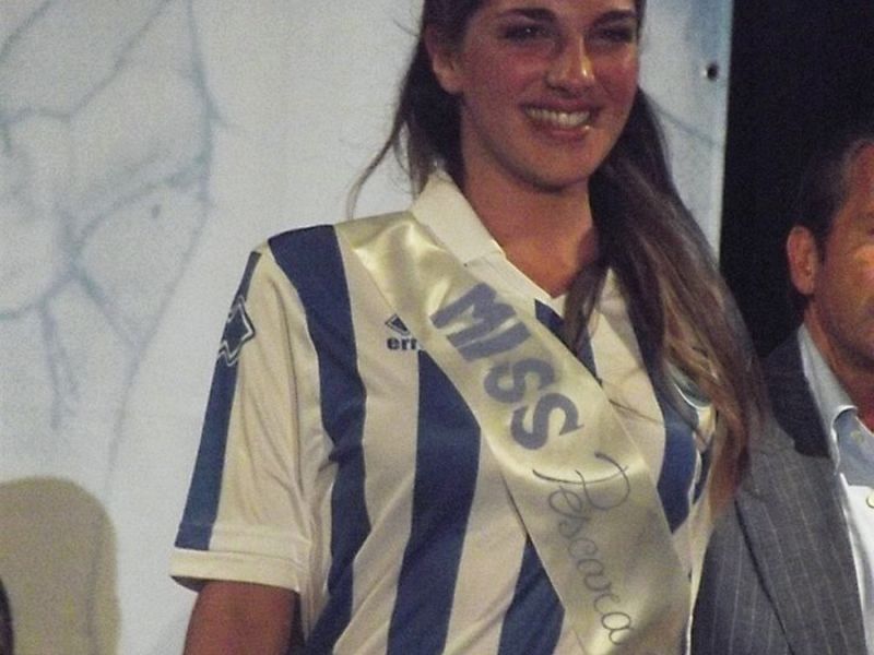 La diciottenne Laura Iezzi è la tifosa più bella del Pescara 2014, foto 1