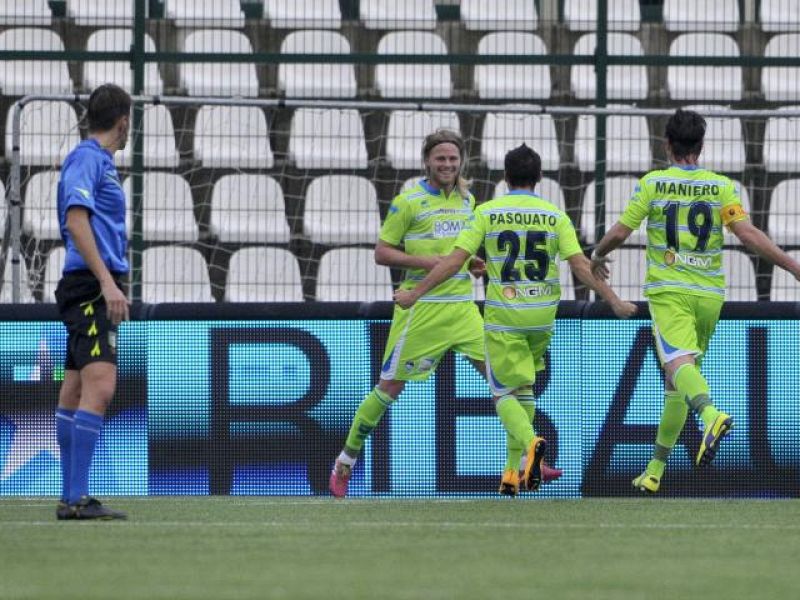 Pescara-Avellino, lotta fra animali arrabbiati, foto 1
