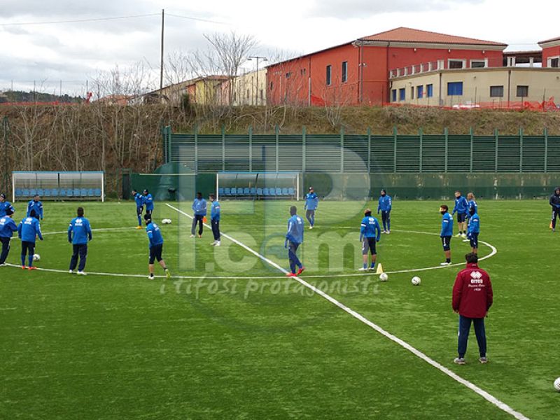 Notiziario: Aresti in gruppo, assenti Rossi e Salamon, foto 1