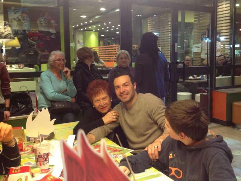 IL PESCARA AL FAST FOOD CON I BIMBI DELLA CASA MADRE ESTER , foto 1