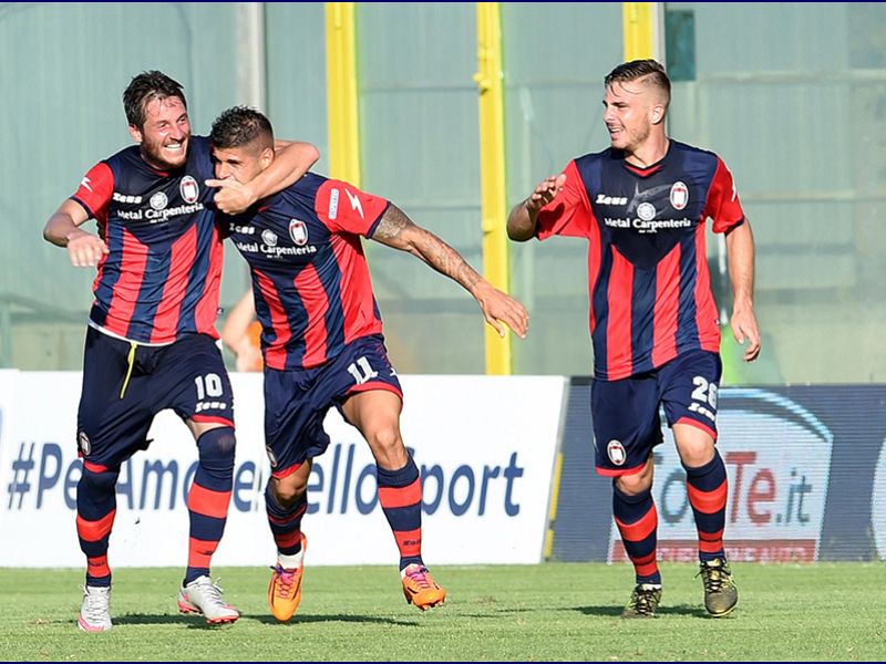 Serie B, Crotone in vetta, foto 1