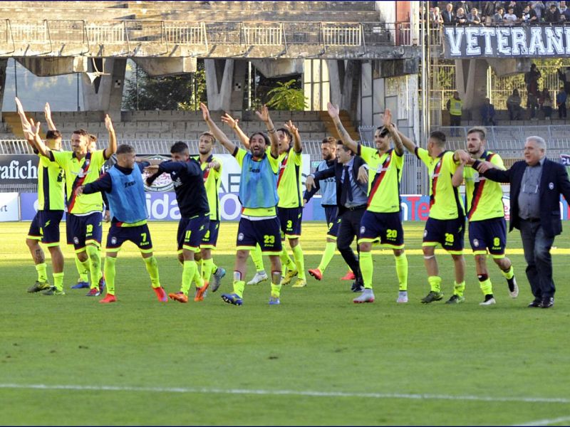 Serie B, vincono Crotone e Cagliari, foto 1