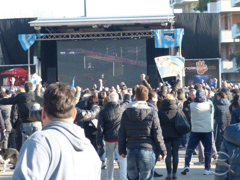 Le foto dei tifosi all'antistadio, foto 2