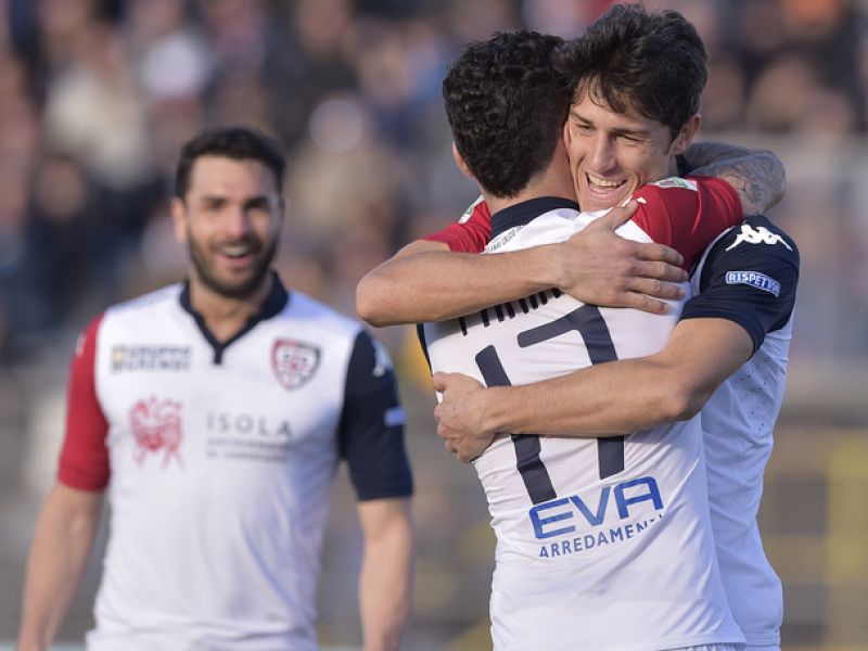 Il Cagliari tenta la fuga, foto 1