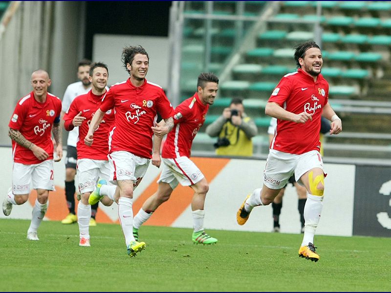 Bagarre in zona play-off , foto 1