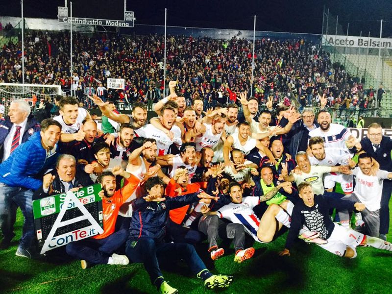 Prima storica promozione in Serie A per il Crotone, foto 1