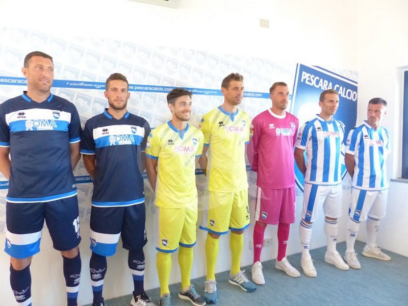 Le foto della presentazione delle maglie, foto 1
