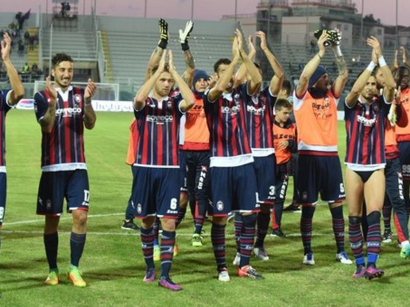Prima storica vittoria in Serie A per il Crotone, foto 1