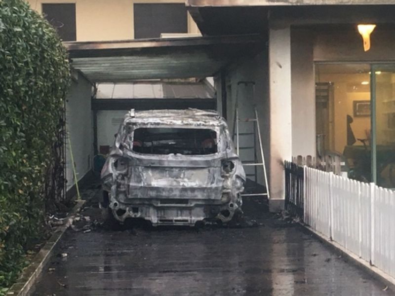 Macchine incendiate a Daniele Sebastiani, foto 1