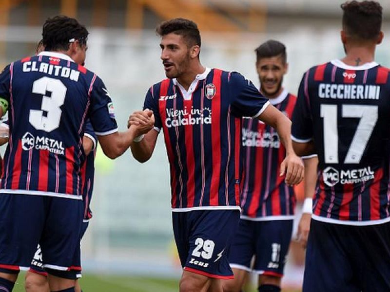 L'Empoli crolla in casa e il Crotone accorcia, foto 1