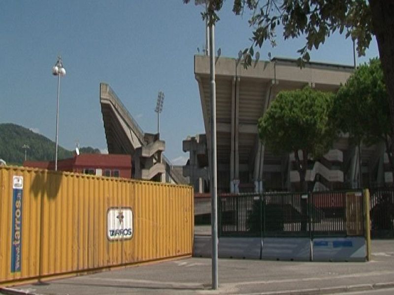 Paura scontri, all'Arechi containers e metro chiusa, foto 1