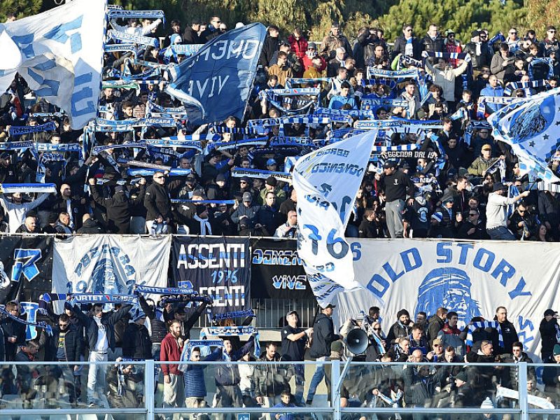 Incidenti tra tifosi prima di Pescara-Cesena, foto 1