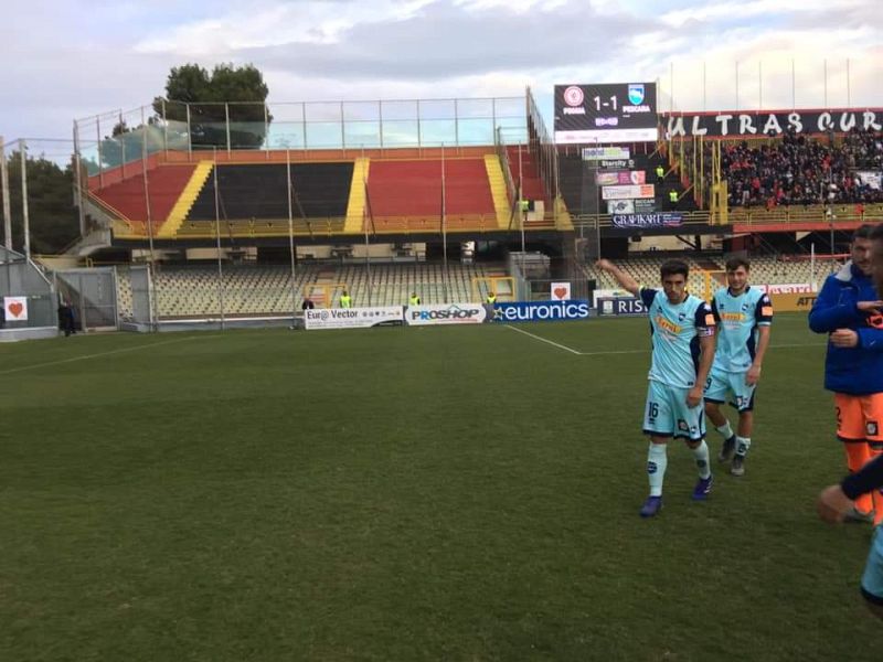 Il saluto del Pescara ai tifosi, foto 1