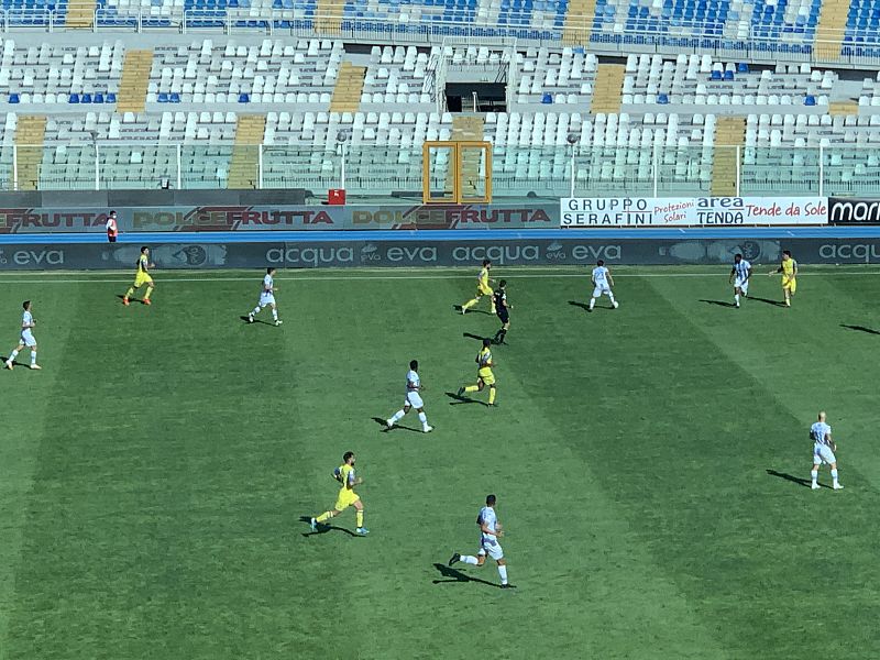 Esordio ad occhiali per il Pescara, foto 1