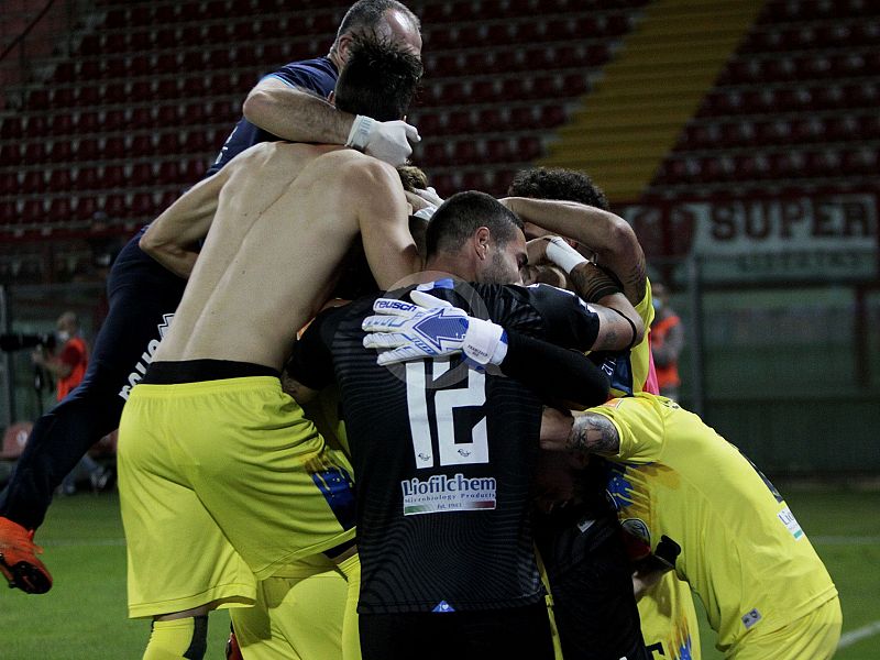 Tanti auguri di buon anno da ForzaPescara.com, foto 1