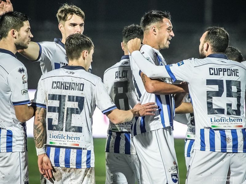 Show Zemanlandia all’Adriatico: Pescara-Olbia 4-0, foto 1