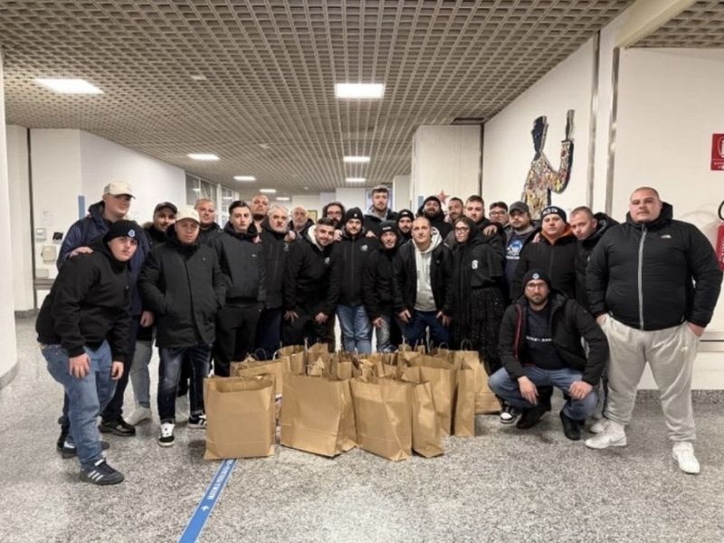 La Curva Nord ‘’Marco Mazza’’ in visita all’ospedale civile di Pescara, foto 1